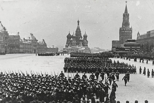 Liên Xô tổ chức lễ duyệt binh lịch sử năm 1941 như thế nào?