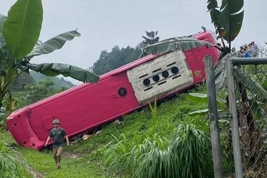 Ba vụ tai nạn xảy ra liên tiếp trên cao tốc Nội Bài - Lào Cai