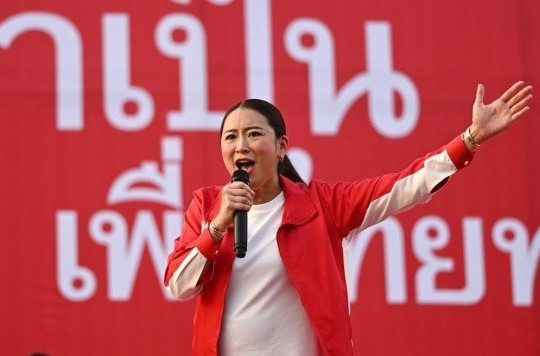 Con gái cựu Thủ tướng Thái Lan Thaksin sinh con sát ngày bầu cử