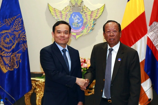 Phó Thủ tướng Trần Lưu Quang sang Campuchia dự Lễ khai mạc SEA Games 32