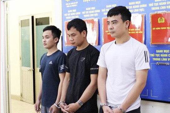 Công an TP.HCM bắt giữ 5 nam thanh niên cho vay nặng lãi