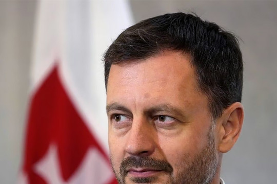 Hàng loạt bộ trưởng ra đi, Thủ tướng Slovakia xin từ chức
