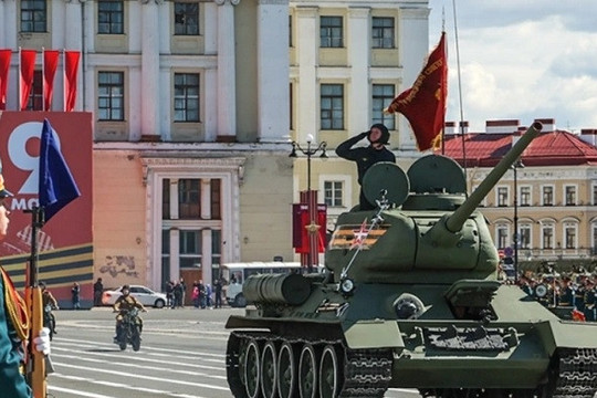 Hình ảnh những vũ khí Nga phô diễn trong lễ duyệt binh Ngày Chiến thắng