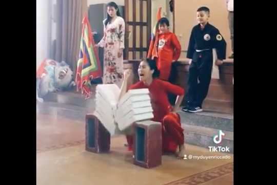 Clip phụ nữ Việt mặc áo dài biểu diễn võ thuật gây ấn tượng mạnh với người dân Italia