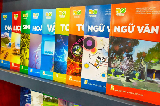 Hà Nội và TP.HCM công bố sách giáo khoa được chọn sử dụng năm học 2023 - 2024