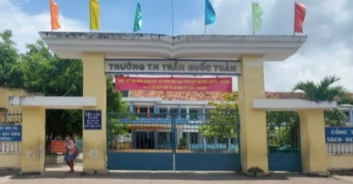Một trường ở Bình Định trích tiền chụp ảnh của học sinh cho giáo viên