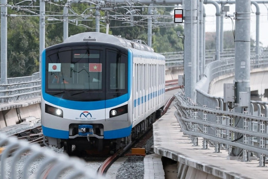 Ngoài vẽ bậy, metro số 1 TPHCM còn xảy ra việc mất trộm tài sản