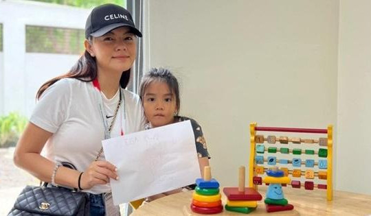 2 con gái đều không học lớp 1, Phạm Quỳnh Anh nhận 'mưa' bình luận