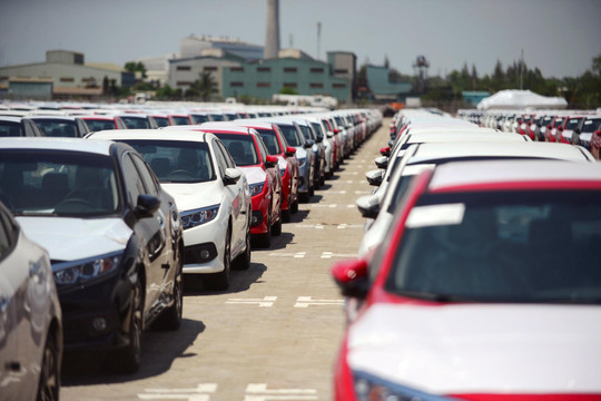Lượng ôtô nhập khẩu vào Việt Nam sụt giảm