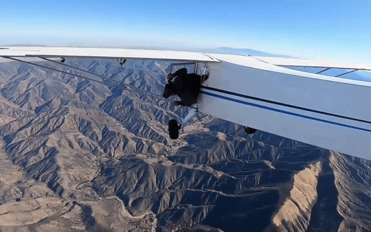 YouTuber Mỹ cố tình làm rơi máy bay để câu view