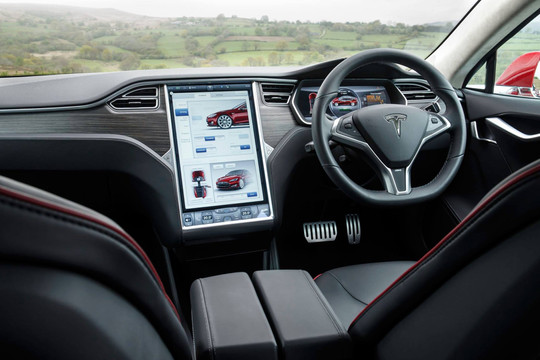 Tesla khai tử phiên bản tay lái nghịch của Model S/X