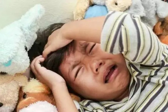 Nhịn ăn nhịn uống cho con học trường quốc tế học phí cả trăm triệu đồng, kết quả sau 2 tháng khiến cha mẹ ôm mặt khóc