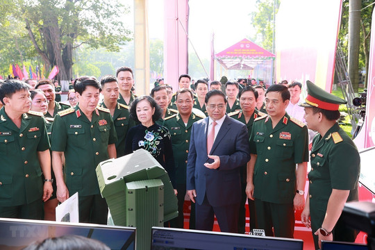 Thủ tướng dự lễ trao Giải thưởng Tuổi trẻ sáng tạo trong Quân đội