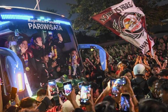 Choáng váng trước cảnh hàng nghìn người chào đón nhà vô địch U22 Indonesia