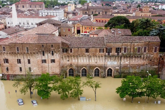 Italia oằn mình chống chọi lũ lụt tồi tệ nhất 100 năm qua