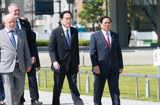 Thủ tướng thăm nơi ghi dấu 'thảm họa bom nguyên tử' ở Hiroshima