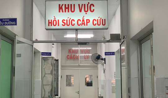 Không có thuốc giải, 3 người ngộ độc botulinum ở TP HCM chỉ còn biết... thở máy