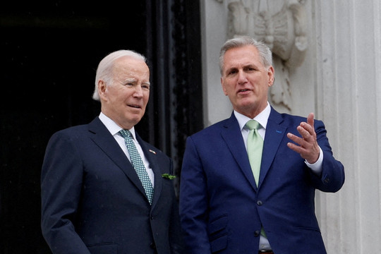 Đàm phán trần nợ Mỹ tiếp tục sau cuộc gọi 'hiệu quả' của ông Biden