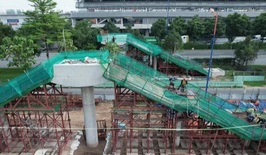 9 cầu bộ hành kết nối các ga trên cao tuyến metro số 1 gấp rút thi công