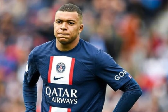 Động thái bất ngờ của Mbappe khiến PSG như ngồi trên đống lửa