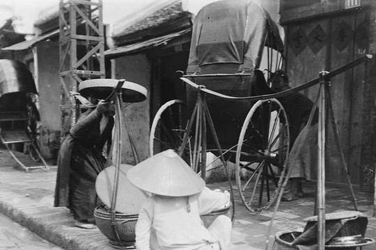 Hình "chất hơn nước cất" về hàng quán vỉa hè Hà Nội năm 1896