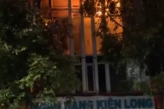 Một chi nhánh ngân hàng tại Đắk Lắk bốc cháy trong đêm