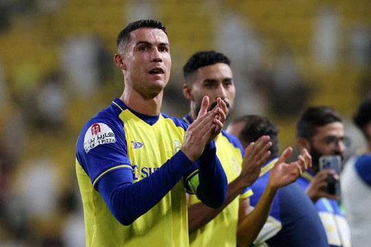 Ronaldo liên hệ Atletico để trở lại châu Âu