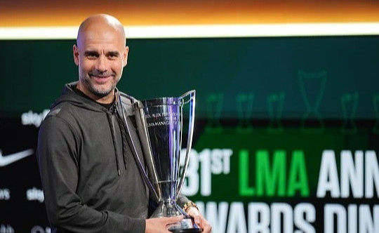 HLV Pep Guardiola nhận cú đúp giải thưởng cao quý