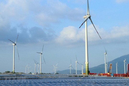 Thông tin mới nhất về tình hình thủ tục hoạt động cho các dự án điện gió, điện mặt trời tại Việt Nam