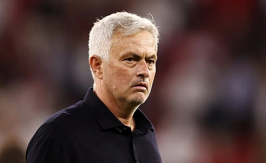 Nổi cơn thịnh nộ sau thất bại đau đớn, HLV Mourinho sẽ ra đi?