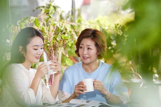 Khi cô giúp việc khoe ảnh con trai, tôi sửng sốt vì biết 1 chuyện bí mật