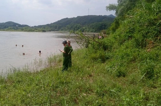 Tìm thấy thi thể bé trai 14 tuổi bị mất tích khi đi tắm sông Hồng