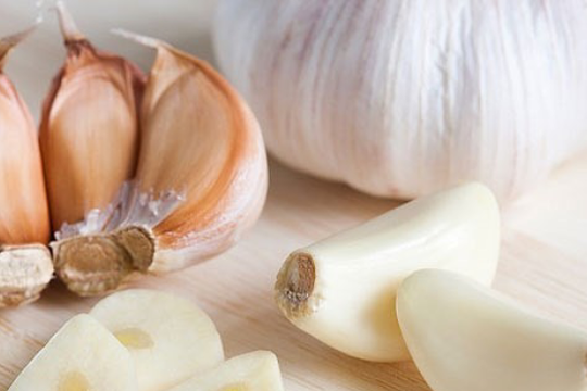 Nam giới ăn tỏi mỗi ngày sẽ có nhiều thay đổi bất ngờ sau 2 tháng