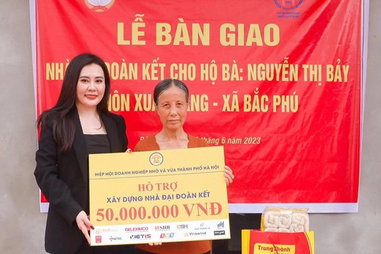 Hoa hậu Phan Kim Oanh dành trọn cát-xê để xây nhà từ thiện