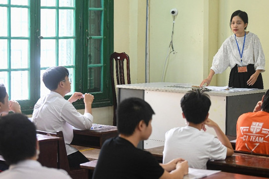 Đề toán vào lớp 10 tại Hà Nội giữ cấu trúc cũ, thí sinh dễ được 6-7 điểm
