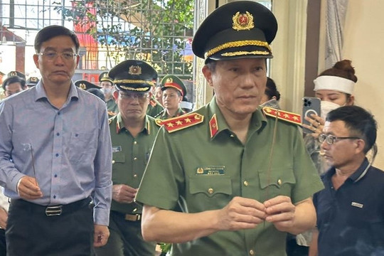 Thứ trưởng Bộ Công an viếng nạn nhân vụ tấn công trụ sở xã ở Đắk Lắk