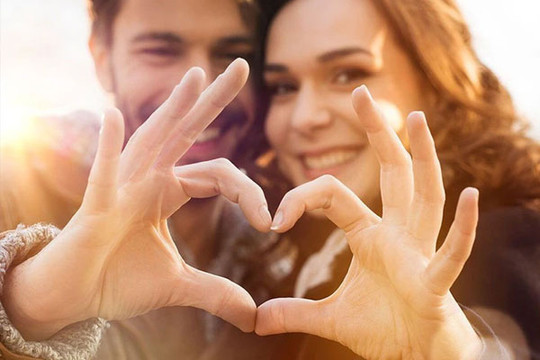 7 dấu hiệu chồng yêu vợ hơn bản thân, lấy được sướng cả đời