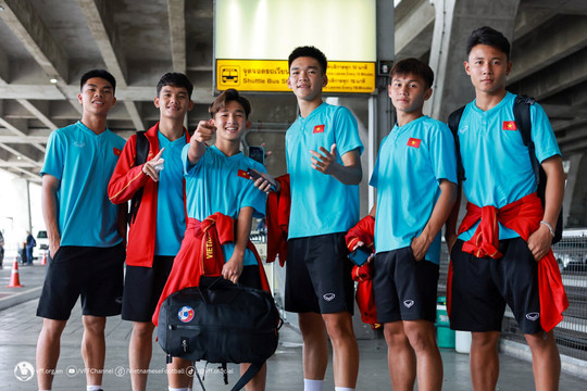 U17 Việt Nam 'check in' Thái Lan, sẵn sàng cho VCK U17 Châu Á 2023 