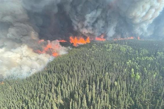 Mỹ chia sẻ dữ liệu vệ tinh hỗ trợ Canada phát hiện cháy rừng