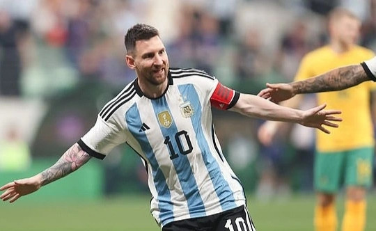 HLV Scaloni tiết lộ lý do Messi không đá giao hữu ở Indonesia