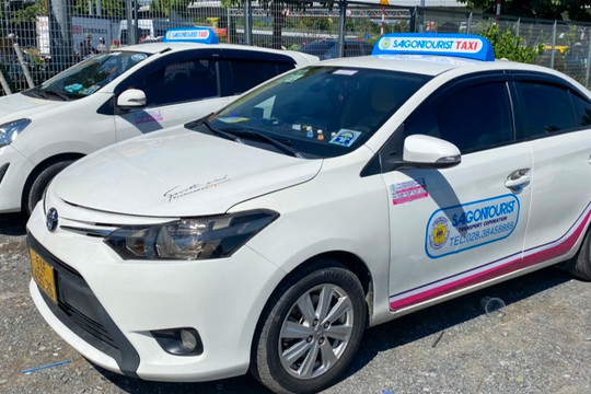 Họp khẩn vụ taxi ở Tân Sơn Nhất gian lận cước: Tạm đình chỉ 2 hãng