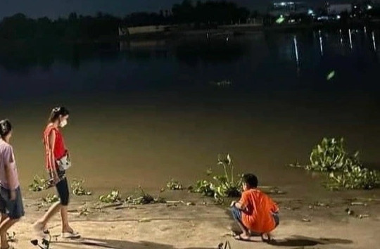 Ba thanh niên nhảy xuống sông Sài Gòn cứu 2 mẹ con bị đuối nước