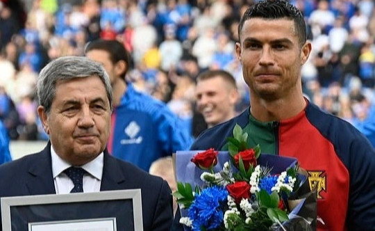 Cristiano Ronaldo nhận kỷ lục Guinness