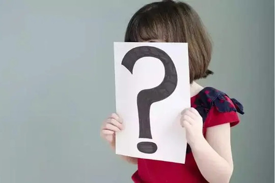 Con gái 8 tuổi hỏi câu 'nhạy cảm', cách cha mẹ trả lời ảnh hưởng đến nhận thức giới tính của con