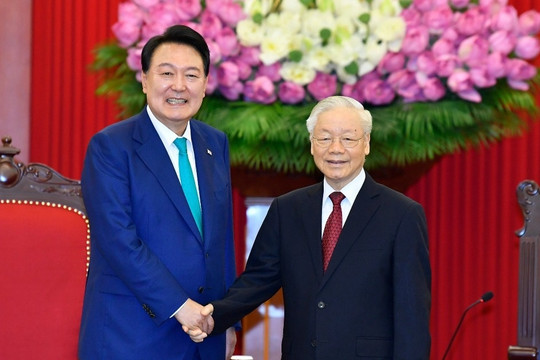 Tổng Bí thư Nguyễn Phú Trọng tiếp Tổng thống Hàn Quốc Yoon Suk Yeol