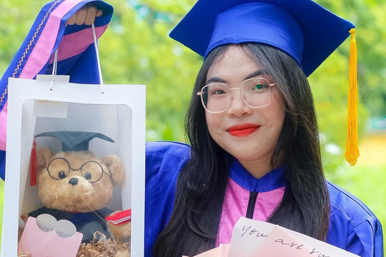 Nữ sinh Huế trở thành thủ khoa đầu ra đại học với điểm gần tuyệt đối