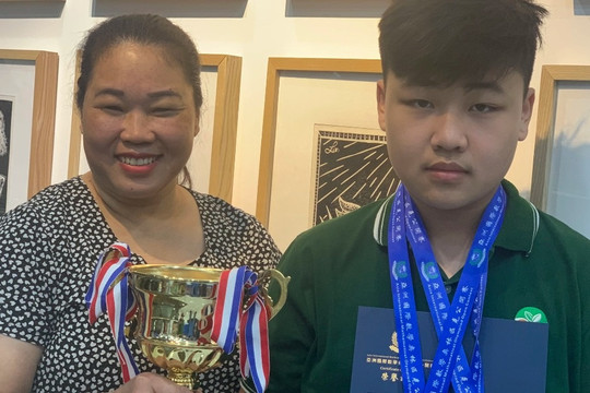 Cậu bé Phú Thọ vô địch toán quốc tế nhờ người mẹ nông dân truyền động lực