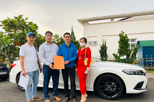 Vụ Civic RS bị mất sơn nguyên bản: Honda Việt Nam đổi xe mới cho khách