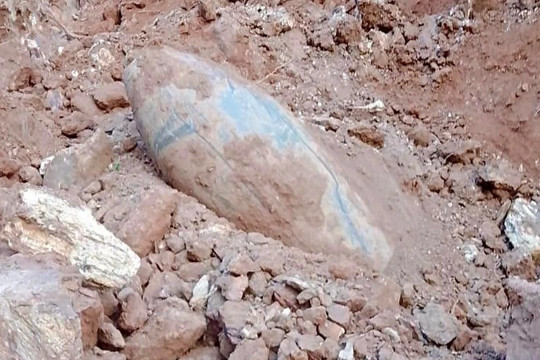 Phát hiện quả bom Mỹ nặng 340kg, trong lúc múc đất ở Yên Bái