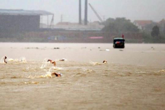 Một học sinh lớp 12 tử vong khi tham gia giải bơi ở Quảng Ninh